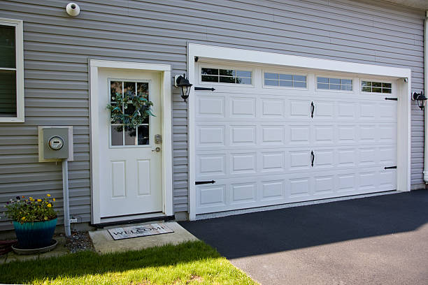 24/7 Emergency Garage Door Panel Replacement experts in Chackbay, LA